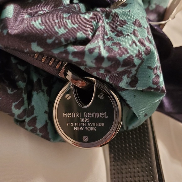 Nets Henri Bendel wristlet - Picture 2 of 5